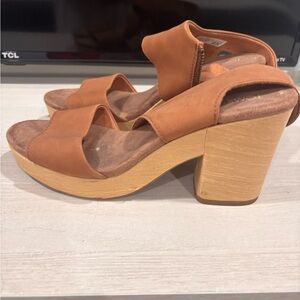 Toms Tan Wedge Sandals